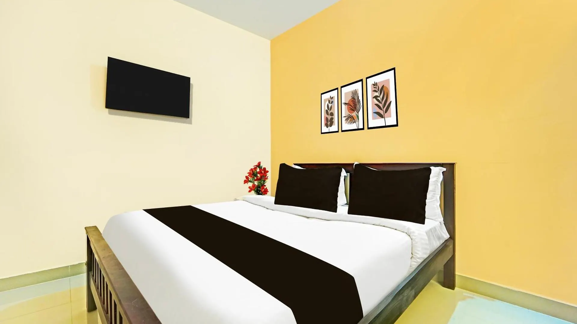 Hotel Super Collection O Kureepuzha Kollam