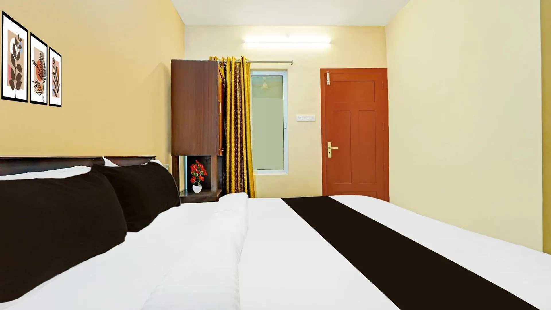 Hotel Super Collection O Kureepuzha Kollam